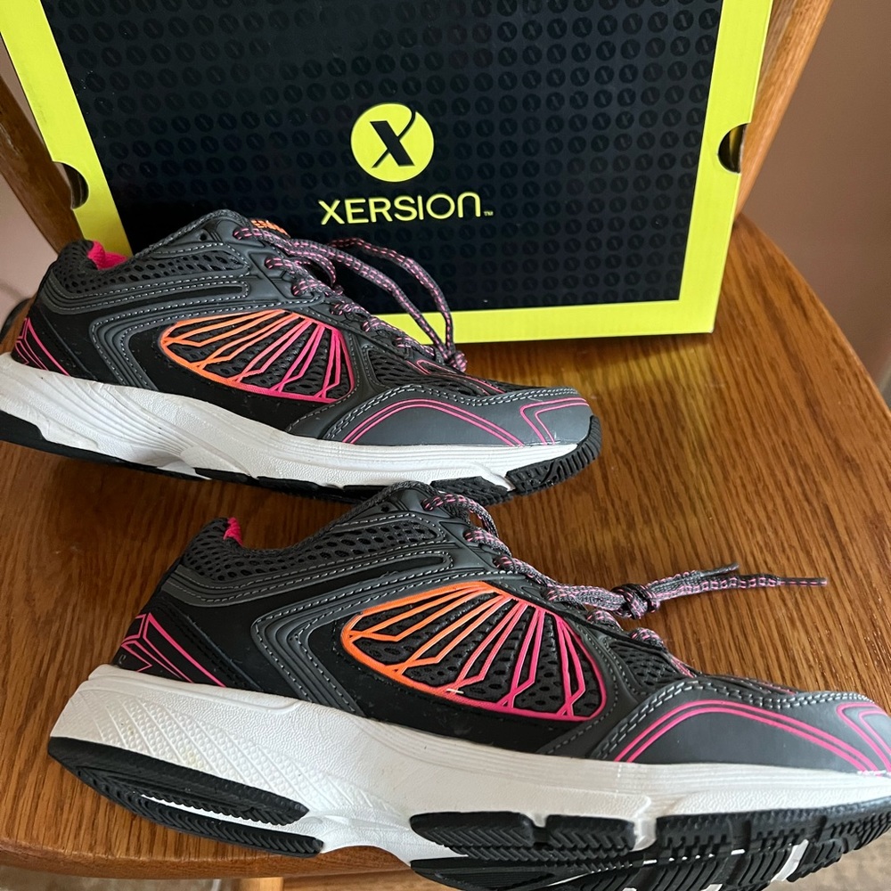 NEW - XERSION RUNATHON SNEAKERS - SIZE 8 MEDIUM - MEMORY FOAM - PINK/ORANGE
